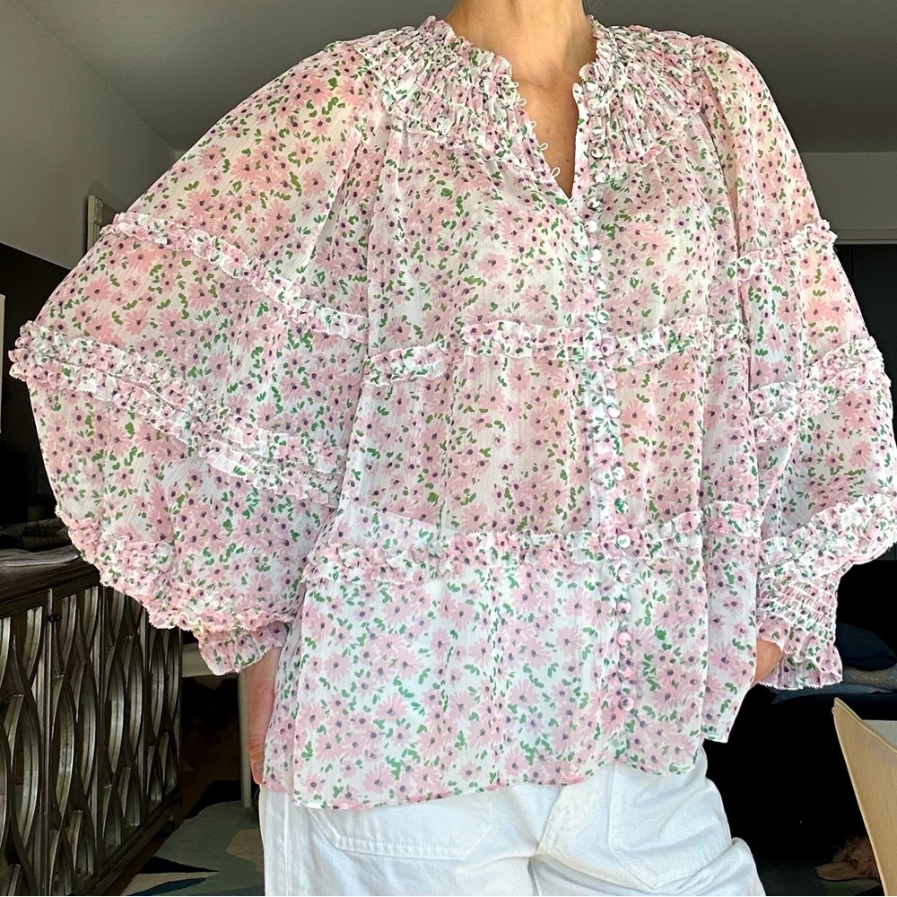 Alice+Olivia Margery Ruffle Button Blouse in Monterey Ditsy Soft White
Size: L